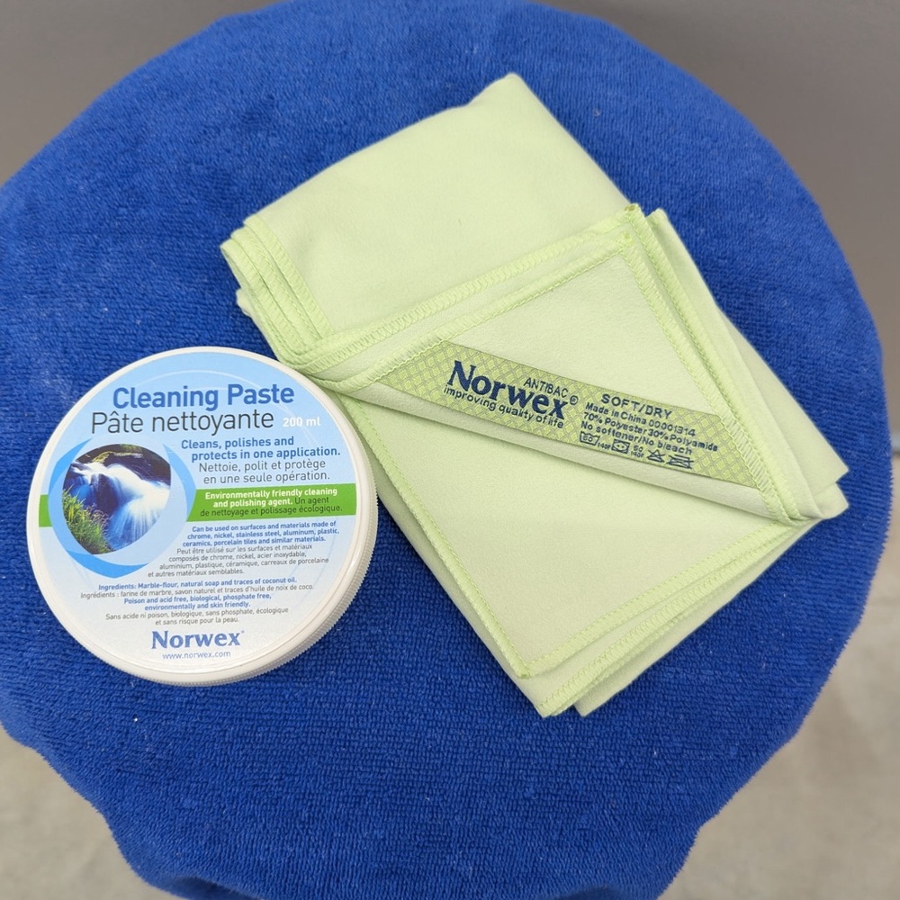Norwex Light Green Antibacterial Soft/Dry Cleaning Cloth and Cleaning Paste